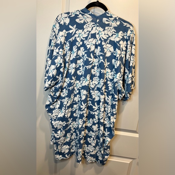 New Hawaiian Blooms Kimono Coverup - Picture 4 of 6